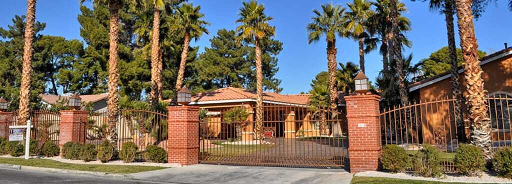 Scotch Eighties, Las Vegas, NV This image shows the driveway of a house.